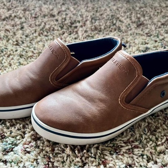 Boys shoes-Nikes size 3Y and Nauticas are size 2 - Picture 3 of 6
